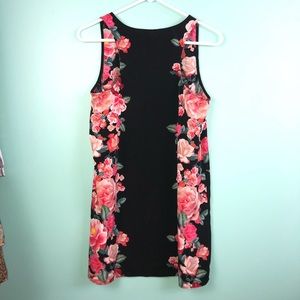 3/$20💕Black & floral shift dress in excellent condition